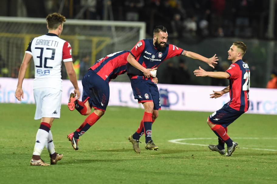 22a giornata. Crotone vs Cagliari 3 -1, l&#39;esultanza di Bruno Martella per il gol del 2 a 1 (Lapresse)